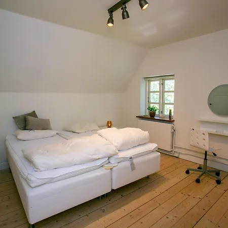 7 Person In Tranekaer-by Traum *